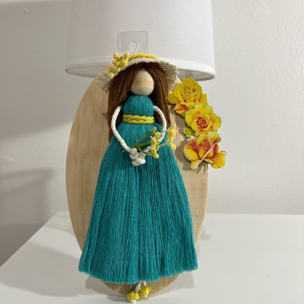 Handmade macrame doll frame - Picture 2 of 6